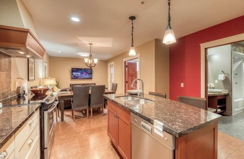 Canmore Condo | C111-HotTub/Pool/KingBed/Gym/FreeParking/2BR/Sleep5