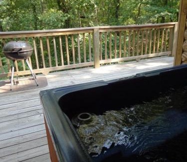 Mount Ida House | C19, One bedroom luxury, log-sided Couple's Cottage with private hot tub and unique extras cottage