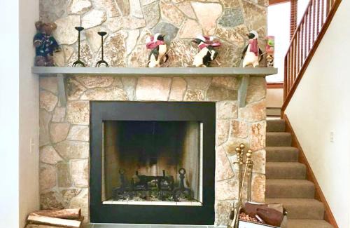 Bretton Woods Villa | C6 Beautiful views from this Crawford Ridge Townhome a short walk from the slopes