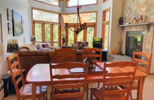 Bretton Woods Villa | C6 Beautiful views from this Crawford Ridge Townhome a short walk from the slopes