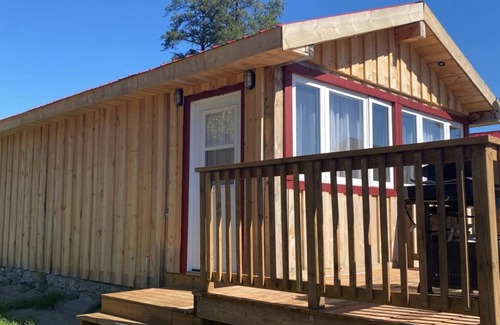 Timiskaming District Cabin | C6 - Cozy Lakefront Cottage in Temiskaming Shores