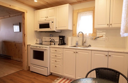 Timiskaming District Cabin | C7 - Cozy Lakeside Cottage in Temiskaming Shores
