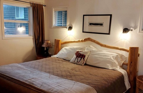 Ucluelet House | Treehouse Cabin, ocean front, hot tub, 2-4 guests