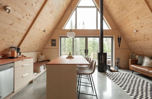 Ste-Lucie-des-Laurentides Cabin | Canadian Classic | Spa Sauna Fire Forest