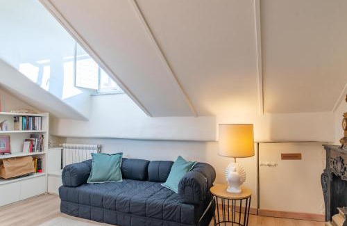 Roman Quarter Apartment | Ca' Claire by HAPPYHOSTORINO