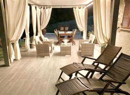 Gassano Apartment | Ca' Degli Ulivi Relax - uso esclusivo con jacuzzi in Lunigiana vicino cinque terre