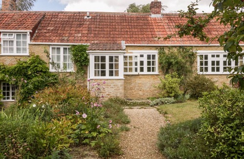 West Chinnock Cottage | Cabin ∙ 1 bedroom ∙ 2 guests