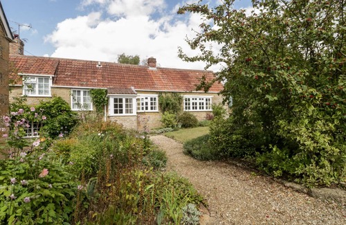 West Chinnock Cottage | Cabin ∙ 1 bedroom ∙ 2 guests