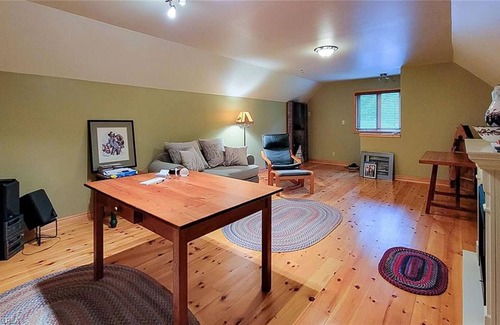 Bobcaygeon Cottage | 4bed 4bath cottage on Pigeon Lake + 1bed Coach House!