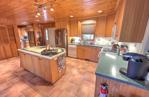 Rideau Lakes House | Lakeside Retreat with Private Dock | Brooks Bay Cottage