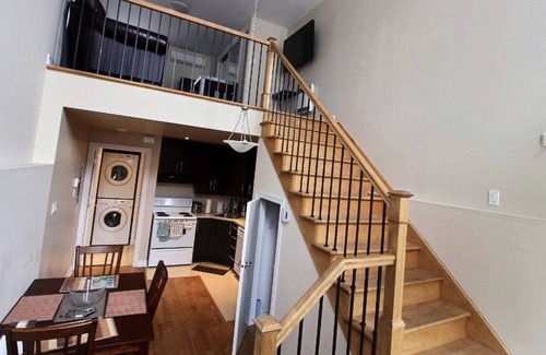 Bellerive Condo | Loft 16 pieds de plafond avec mezzanine et spa.