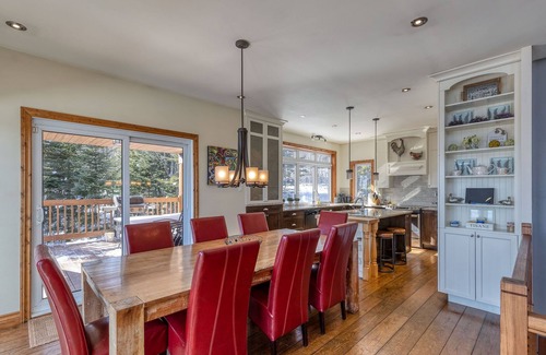Petite-Riviere-Saint-Francois Ski Chalet | BREATHTAKING VIEW of St-Lawrence River - HOT TUB - 15min from Le Massif