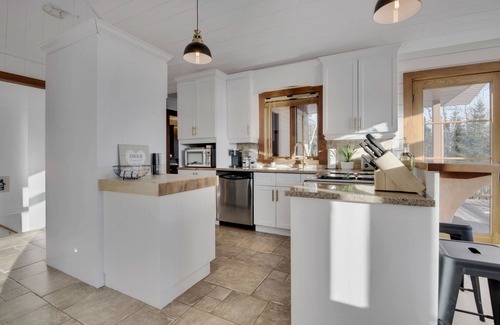 Petite-Riviere-Saint-Francois Ski Chalet | Chalet ABRI ST-FRANÇOIS VIEW + SPA