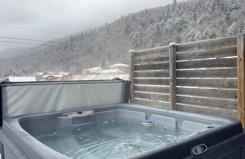 Petite-Riviere-Saint-Francois Ski Chalet | L'Albatros - SPA, Billiards, Arcade, Family