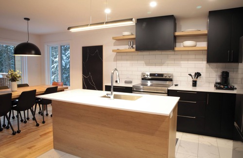 Lac-Swell Ski Chalet | Luxury chalet with fireplace, games room, close to popular ski resorts