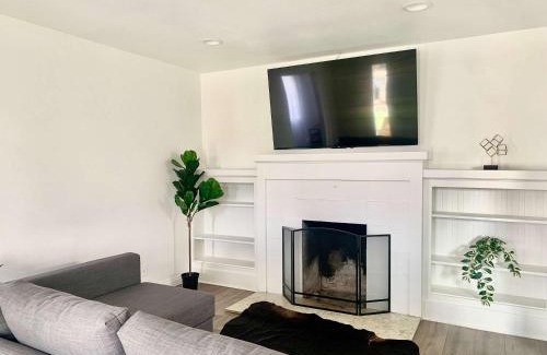 Azusa House | CA5 House Cozy 3BR in Azusa