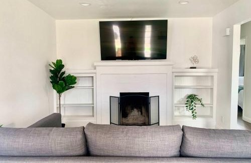 Azusa House | CA5 House Cozy 3BR in Azusa