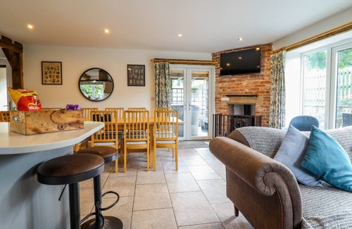 Oswestry Cottage | Cabin ∙ 4 bedrooms ∙ 10 guests