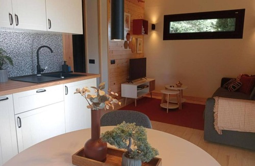 Becerril de la Sierra Cabin | Cabaña Blanca en Casa Rural Jardín Las Secuoyas