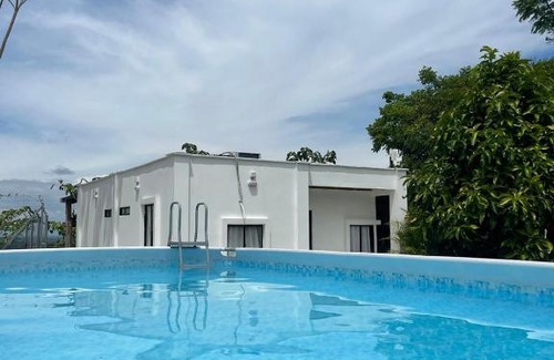 Puerto Triunfo House | Cabaña Campestre con Piscina en la Hacienda Nápoles