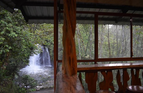 Ecuadorian Amazon Villa | Cabaña Cascada Hollín