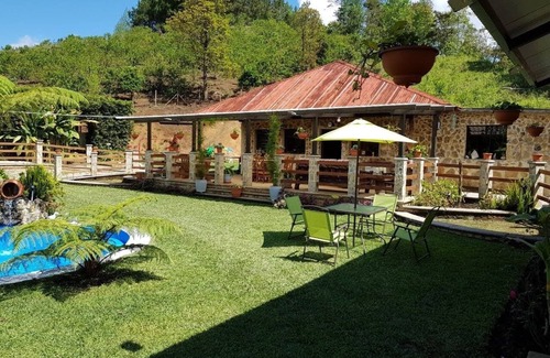 Alta Verapaz House | Cabaña completa en granja familiar Li´Kanti