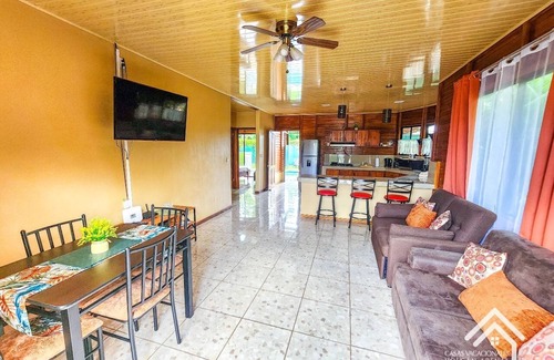 La Fortuna House | Cabaña Dorada
