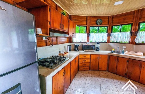 La Fortuna House | Cabaña Dorada