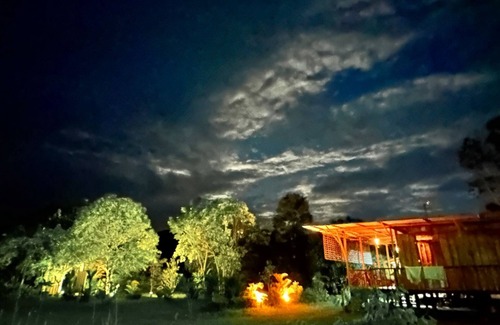 La Macarena Cabin | Cabaña El Nido: family comfort next to Caño Cristales + chef at your disposal.
