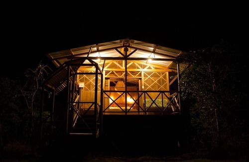 La Macarena Cabin | Cabaña El Nido: family comfort next to Caño Cristales + chef at your disposal.