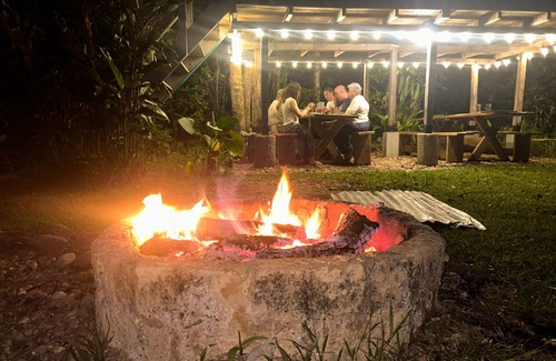 La Macarena Cabin | Cabaña El Nido: family comfort next to Caño Cristales + chef at your disposal.