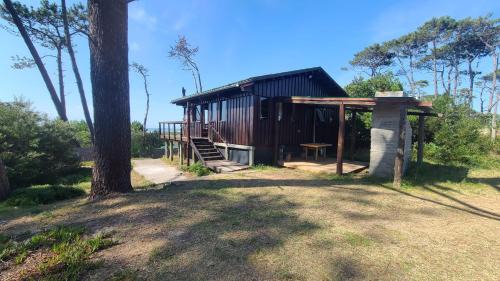 Pinamar House | Cabaña en la playa. ventanales y terraza al mar