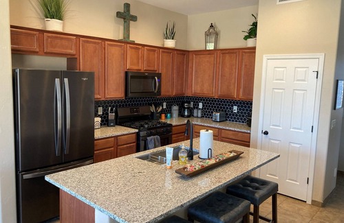 Rancho Vistoso House | Caballo Pass welcomes you to Oro Valley with incredible mountain views.