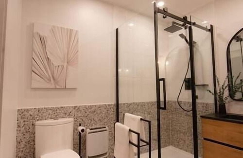 Nominingue House | Caban moderne, au bord du lac noir !