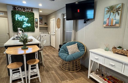 Ruskin House | CABANA BANANA- Tampa Bay- 5 mins from Bahia Beach