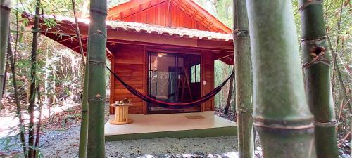 Piedade Ski Chalet | Cabana de madeira entre as árvores
