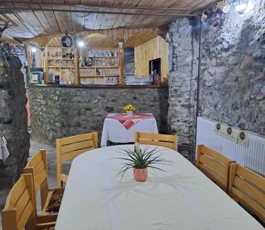 Dubova House | Cabana Elyana Mraconia