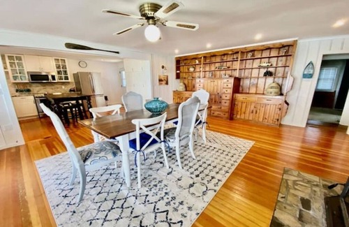 Hamilton Cottage | Cabana Lake House - welcome to our pet friendly paradise on the lake!