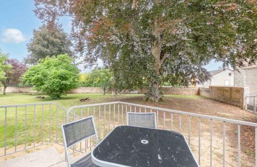Lugny Apartment | CABANA & Le Gîte de la Tour - Proche Mâcon Nord
