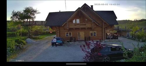 Valea Moldovei Ski Chalet | Cabana lemn rotund cu ciubar de închiriat Bucovina Chalet