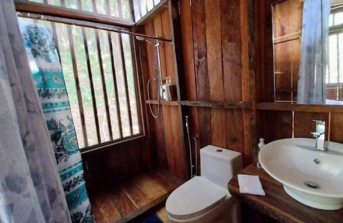 Colon Resort | Cabana LIMÓN - Includes All Meals/Open Bar/Boat Transport, Cabana "TRES" en Resort Todo Incluido en