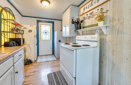 Concan Cottage | 'cabana Luna' Cabin w/Deck, Swing & Fire Pit!