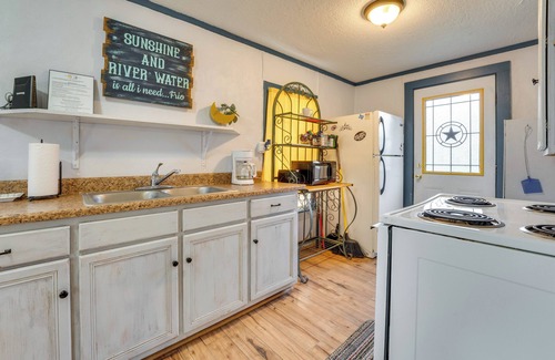 Concan Cottage | 'cabana Luna' Cabin w/Deck, Swing & Fire Pit!