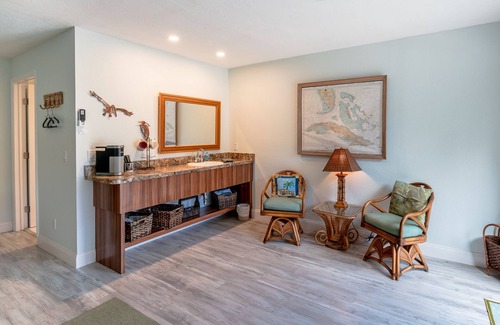 Sebastian Highlands House | 🍹🌞 Cabana Paradise! Heated Pool, Poolside TV and Tiki Bar, Near Beaches!