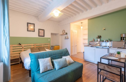 Cluny Apartment | Cabana & Place de l'Abbaye - Centre-Ville/Jardin