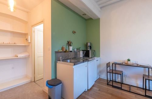 Cluny Apartment | Cabana & Place de l'Abbaye - Centre-Ville/Jardin