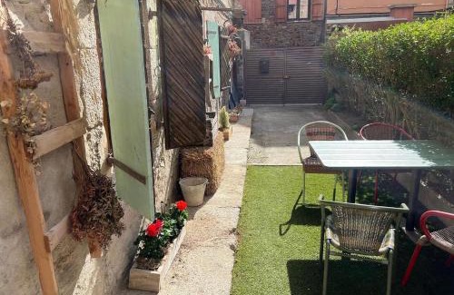 Llivia Apartment | Cabane Du Cerf