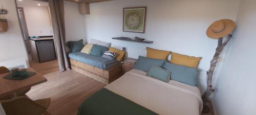 Saint-Romain-de-Benet Other | Cabane en bois au calme