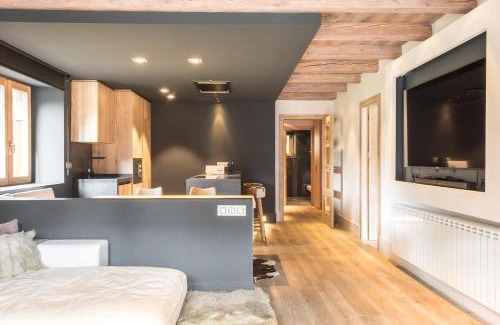 Gurb Apartment | Cabanes by Totiaran