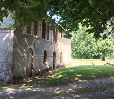 Saint-Macaire-en-Mauges Bed & Breakfast | Cabanes et chambre à la Bernardiere